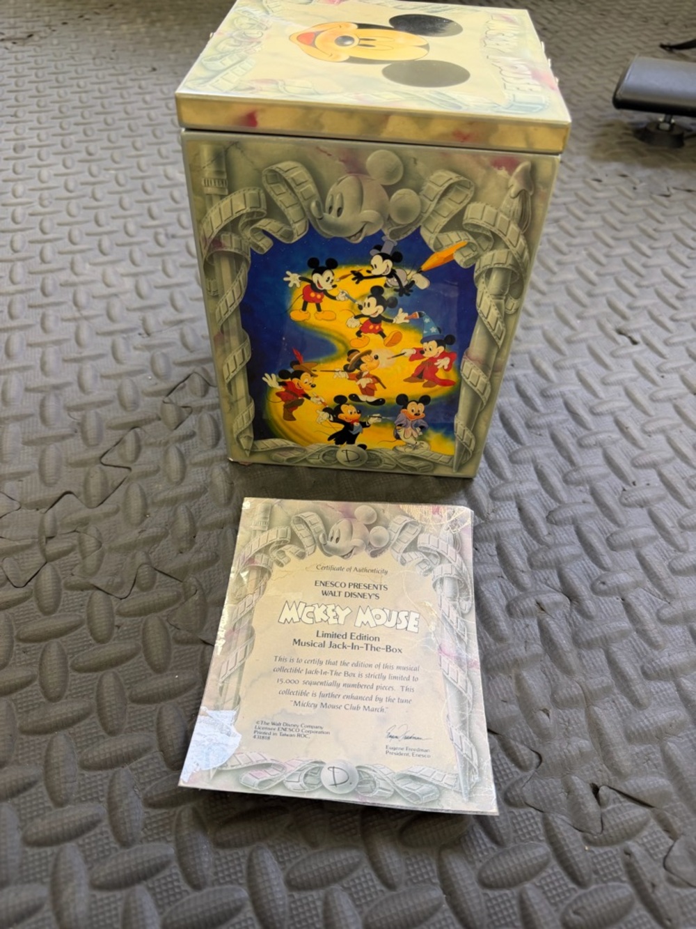 Walt Disney’s Mickey Mouse Limited Edition Musical Jack-In-The-Box - Picture 4 of 12